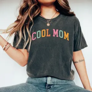 Comfort Colors Cool Moms T-Shirt Funny Birthday Gift For Mom